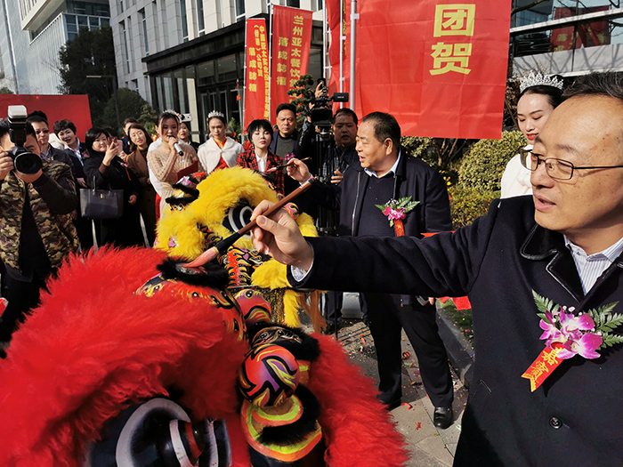 ������ ����� �����̡�������esball����פ�Ϻ��ܲ��칫��¥��ʽ����